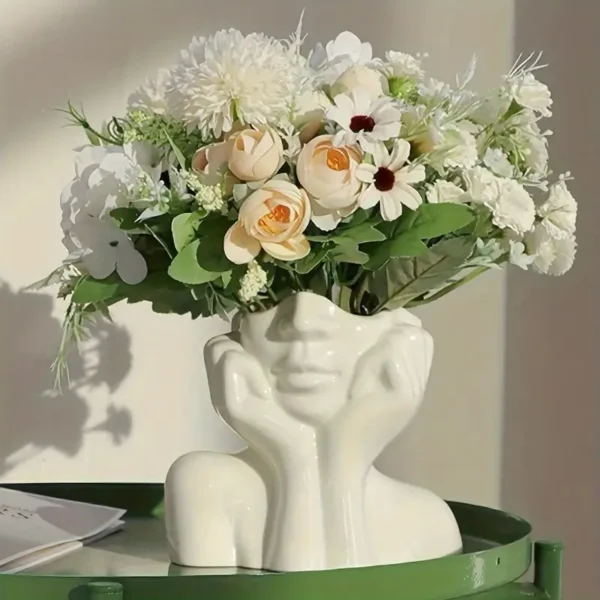 Nr.13 Vase in weiblicher Kopfform