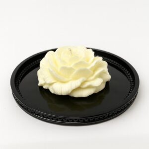 Handgefertigte in der Schweiz Rosenkerze aus 100 % biologischem Sojawachs & Epoxidharz-Teller