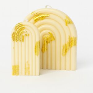 Das Kerzenset „Regenbogen Gold“ kerze  besteht aus zwei handgefertigten Sojawachskerzen