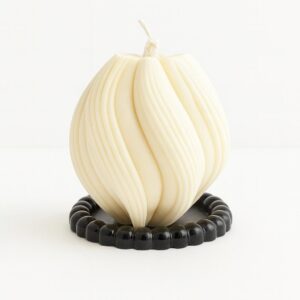 Design-Kerze „Twist Sphere“ aus Sojawachs – 13 cm-ideal für Wohndeko oder als Geschenk.